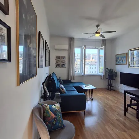 Apartment In Art Quarter *